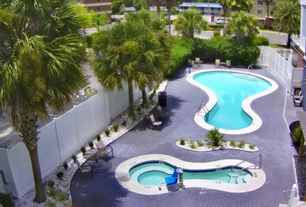 スイミングプール