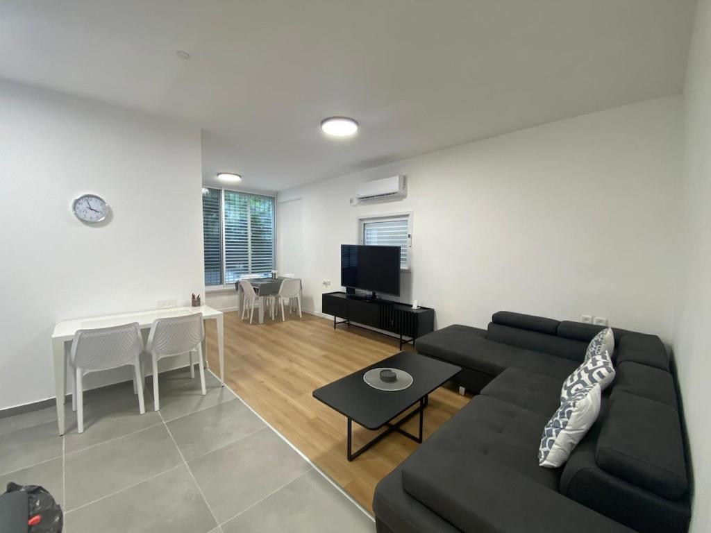 Sparkling location By The Sea, Tel Aviv