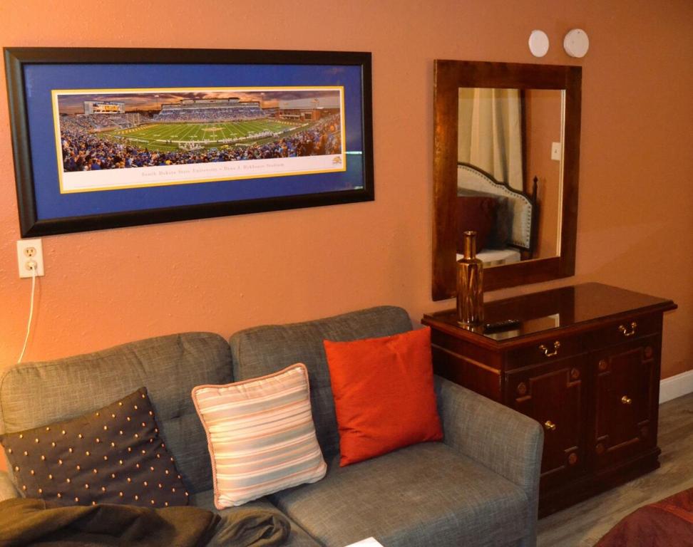 3BR Dual-Unit Stay, Grand Forks