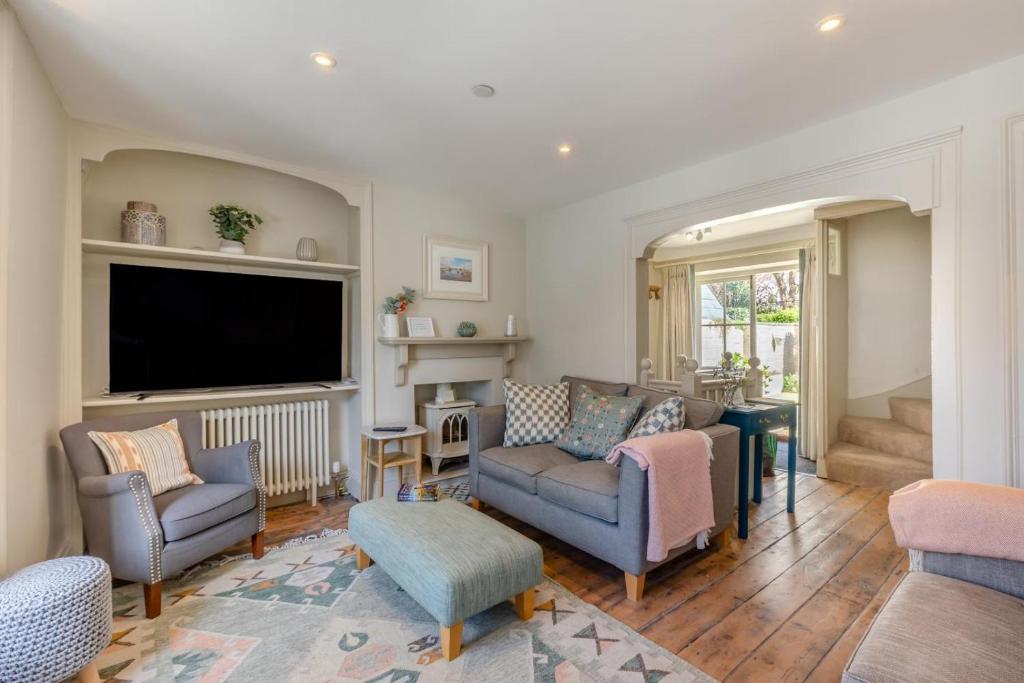 Swiftsure, Lyme Regis