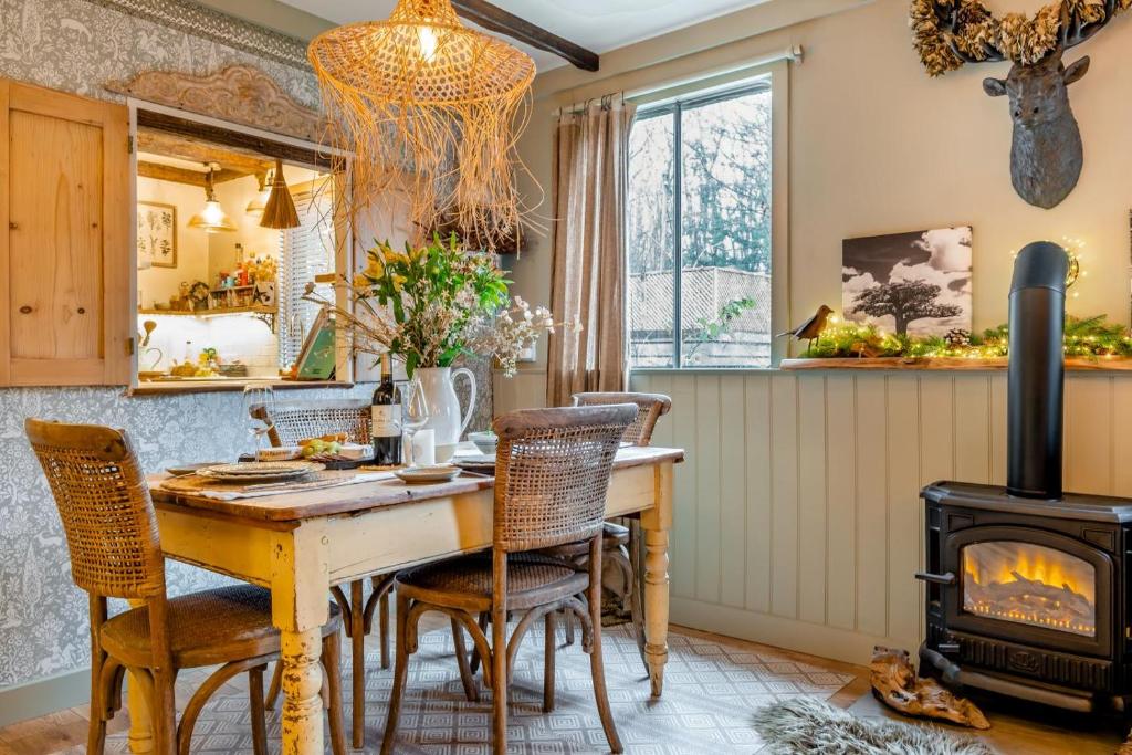 Red Squirrel Batch, Brading