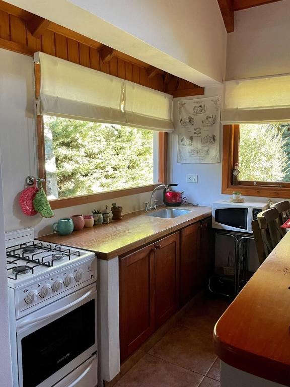 Warm house in Bariloche - Breakfast - Barrio Belgrano - 5