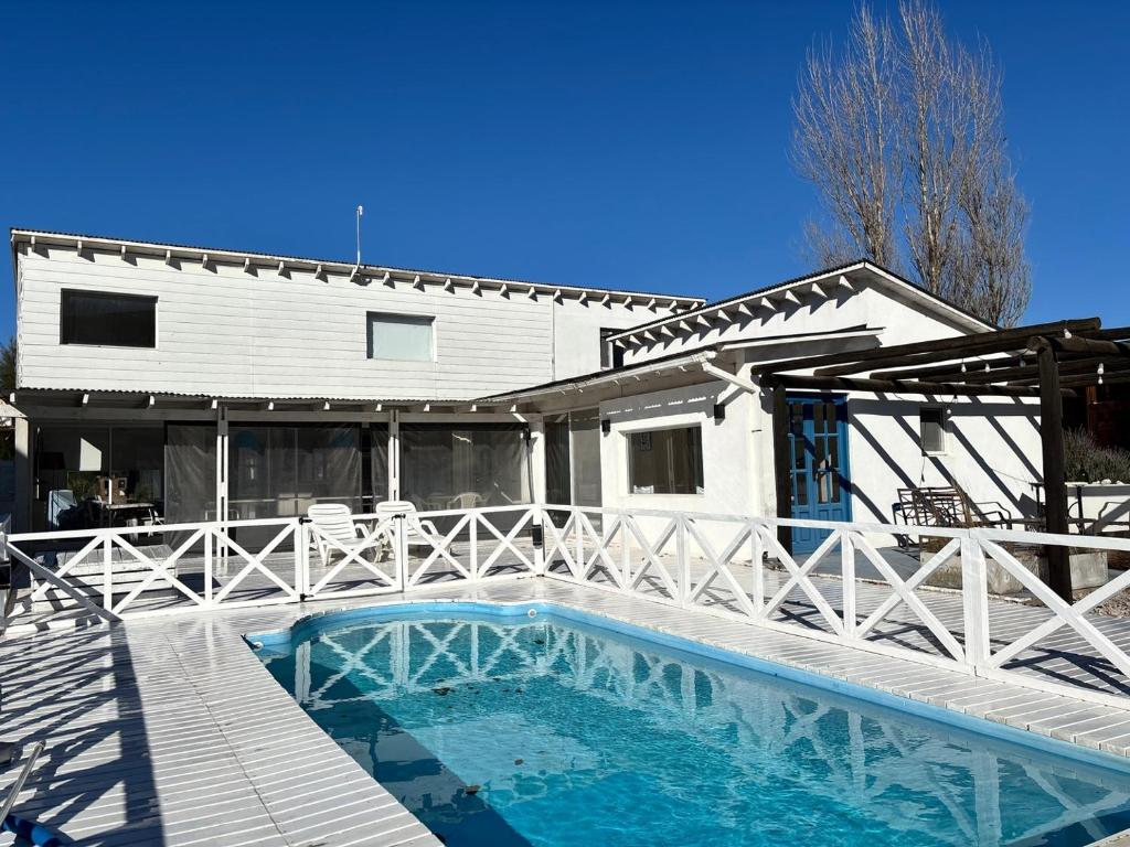 Casa luminosa con pileta y estilo mediterráneo en Costa Esmeralda - 2