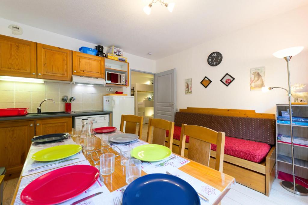 Au bon endroit N1 - Appartement 2 pièces 5 à 7 personnes - proche pistes - coeur station - balcon - 2