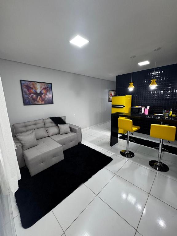 Linda Casa com dois quadros, Brasília