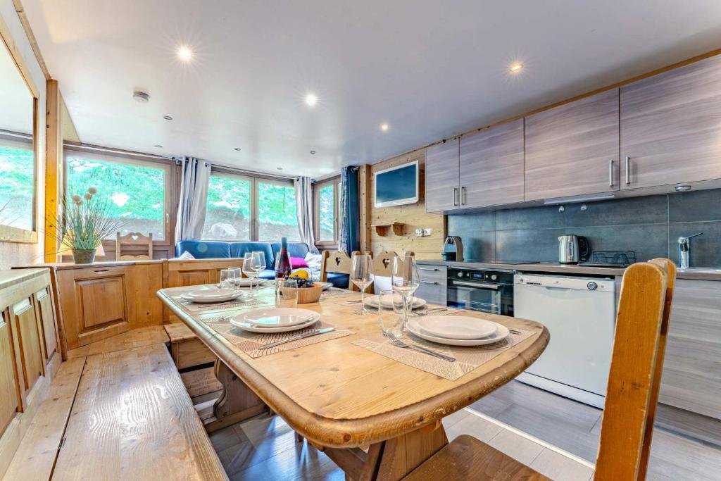 Stylish 3BR with 2BA in the Heart of Val Thorens in which Sleeps 8 A5 Serac, Val Thorens