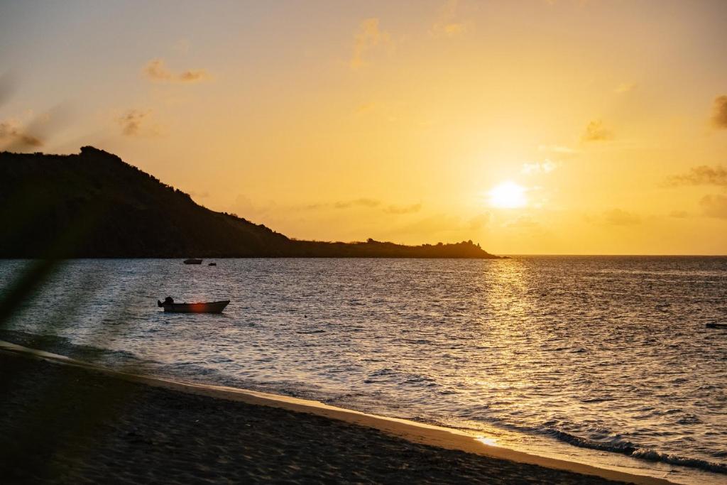 Suite 3 Mogador Residence, 1BR, brand-new, rare & luxury, beachfront, Grand Case