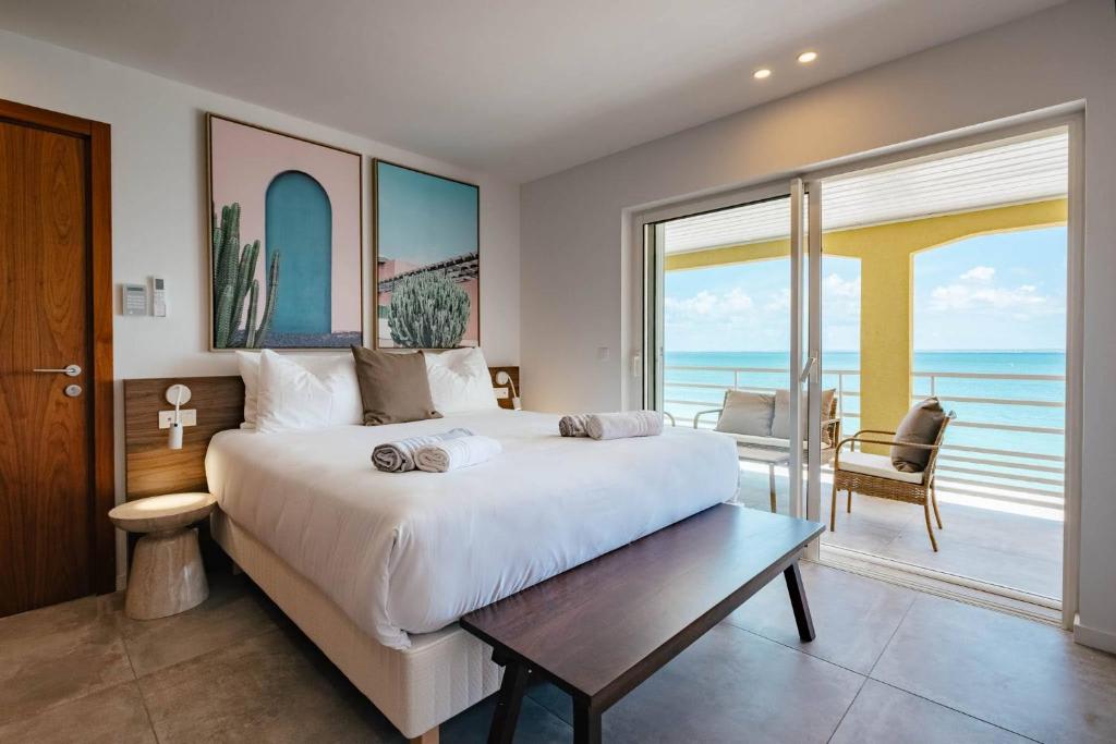Suite 5 Mogador Residence, 2BR, brand-new, rare & luxury, beachfront, Grand Case