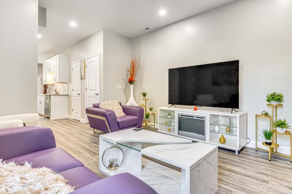 Sip, Dine and Explore Fountain Square Indy Retreat!, Indianapolis