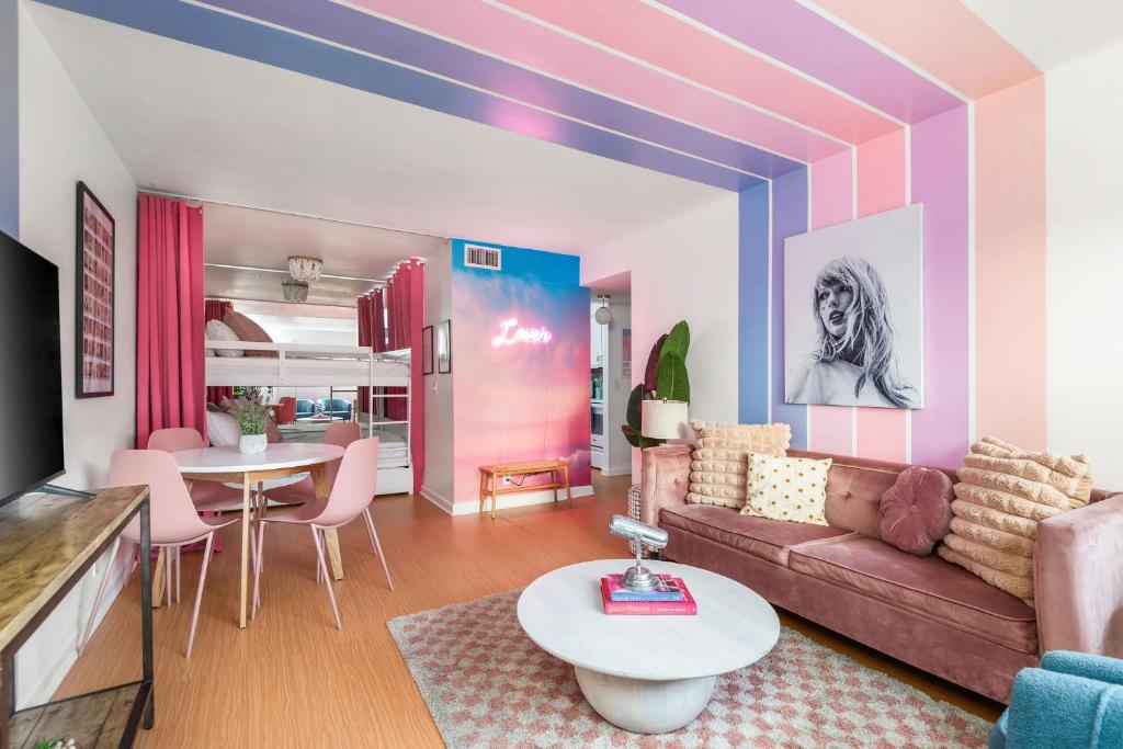 Swiftie Paradise, Music Row Unit 1, Nashville