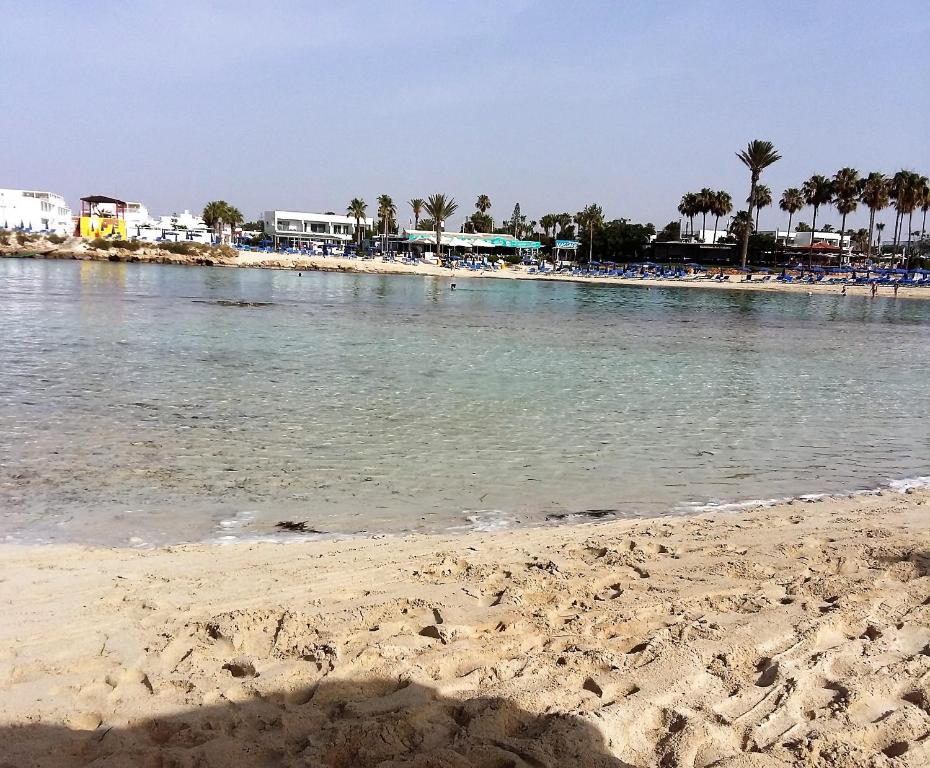 Christopher's Sandy Beach Suites photo