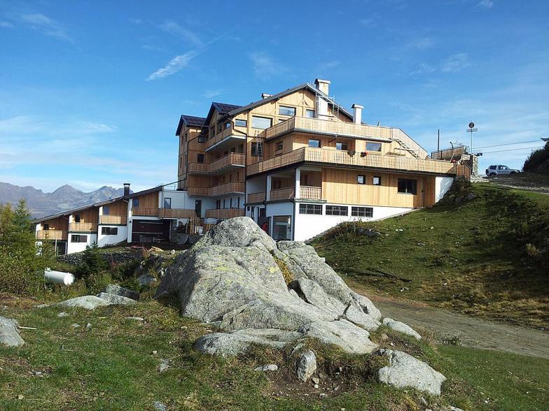 Rifugio Orso Bruno — Hotel in Commezzadura