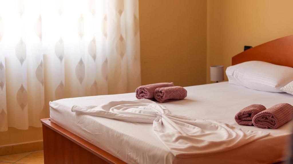 Joe Coastal Escape, Golem