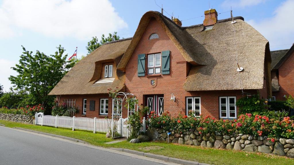 Ferien unterm Reetdach Whg 01, Oevenum