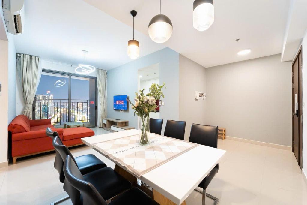 AT-HOME RIVER GATE Apartment near Ben Thanh Market