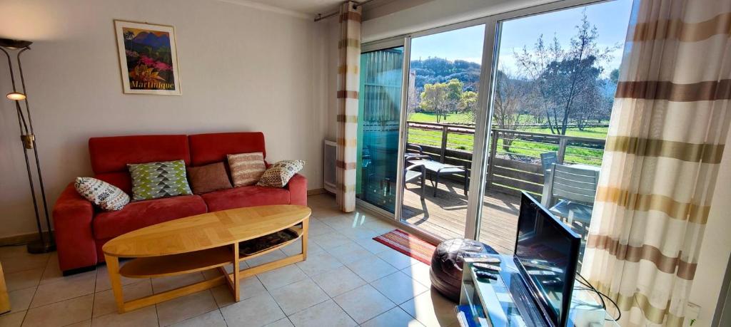 Spacious apartment with pool - 1