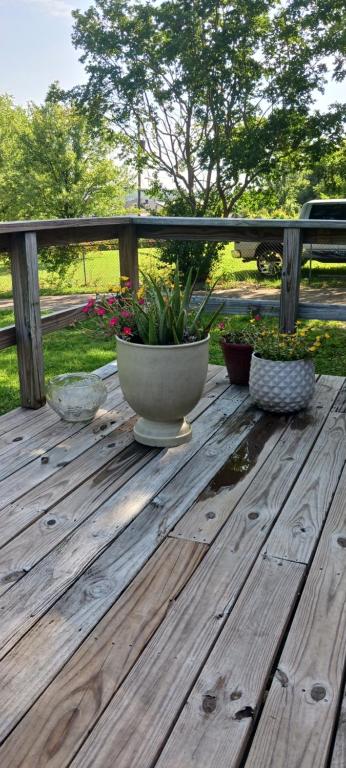 Private room and bath in comfortable home, Tupelo