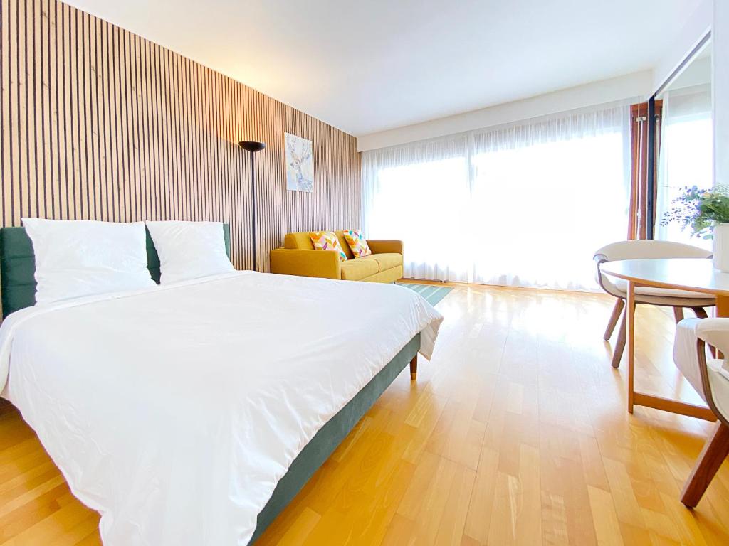 Cosy flat with the view of Eiffel Tower, Paris