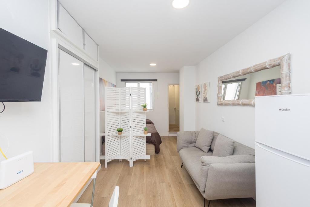 Cozy Studio Las Canteras - 2min Walk to Beach - 5