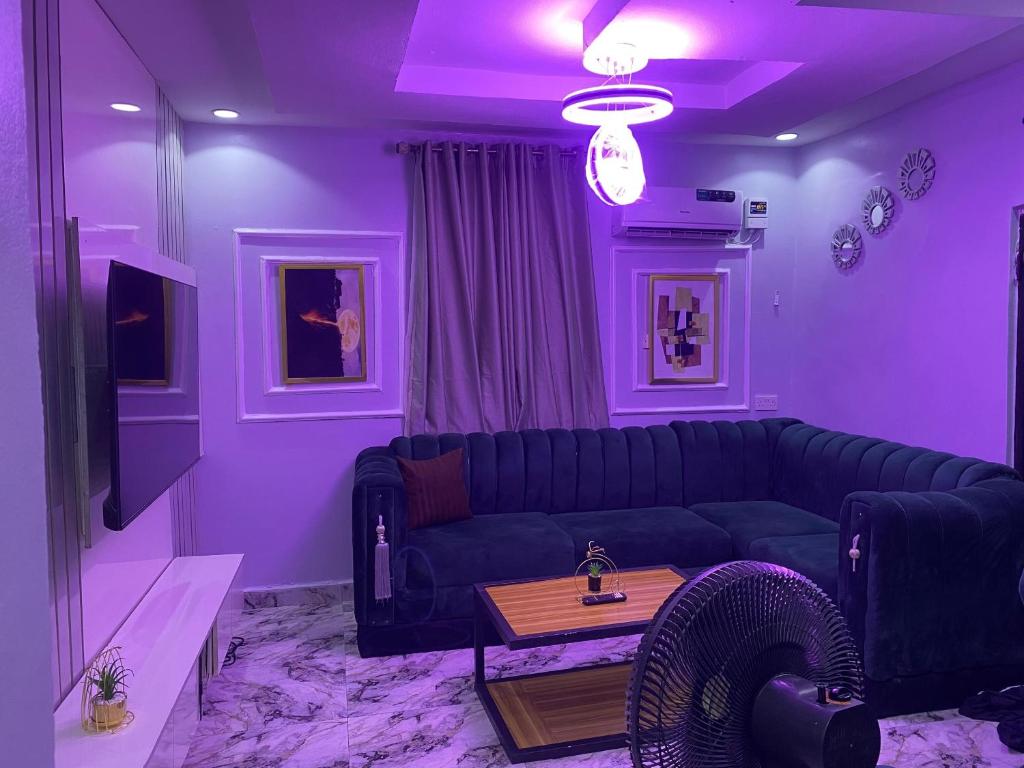 Live By The Water 2-Bed-Apt With Starlink SuperFast Speed Wi-Fi And Secured, Amuwo