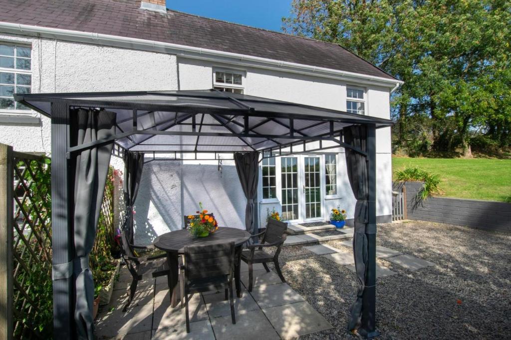 Crwcca Farm Cottage, Felindre