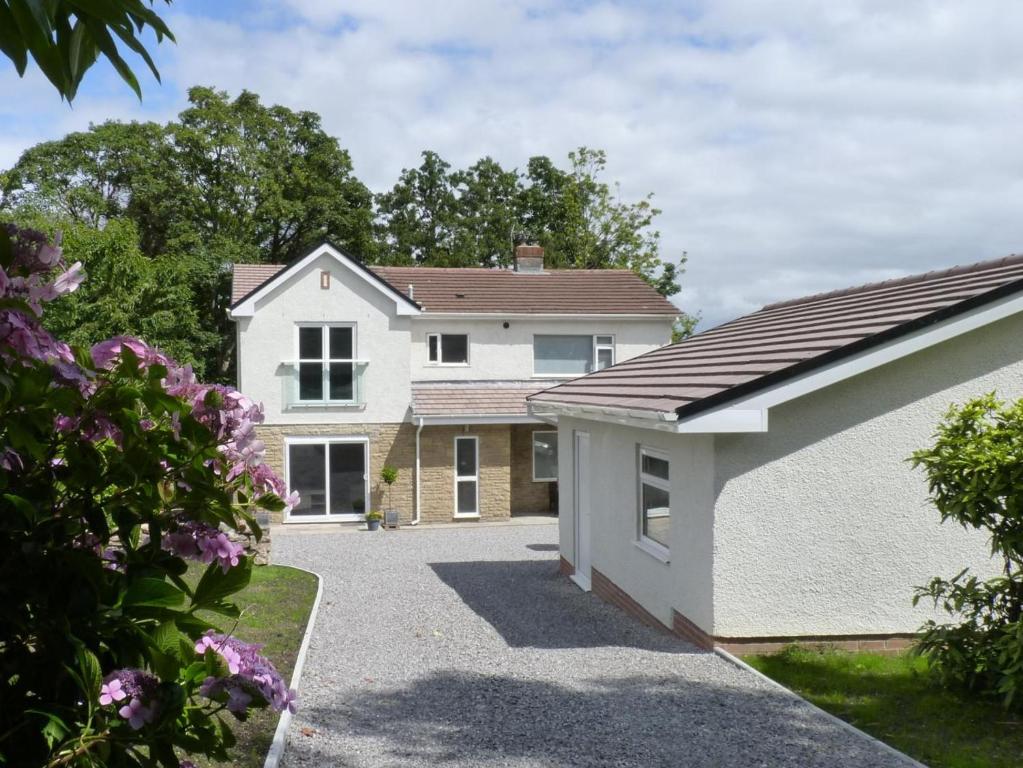 Roman Bridge Close, Oystermouth