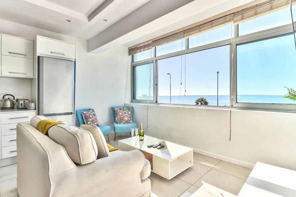 Beachfront Apartment with Wi-Fi!, Kapské Město