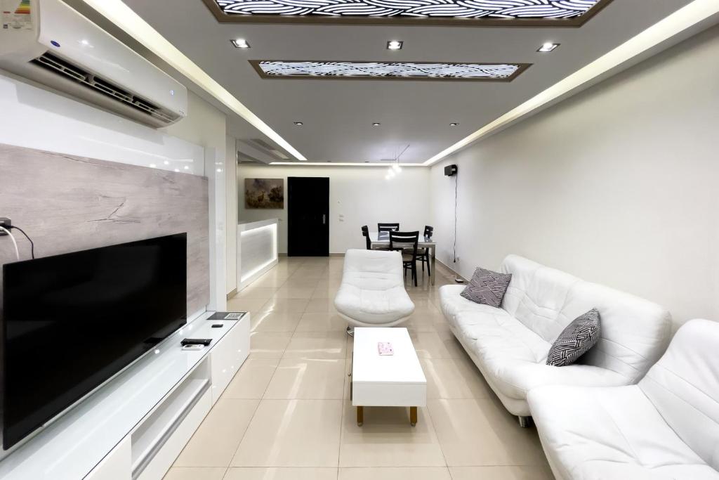 Fresh & Fabulous 2BDR - 5 min to Airport, Káhira