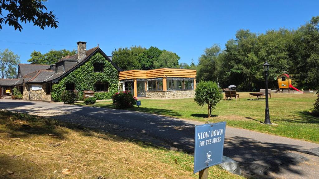 Lakeview Manor, Dunkeswell