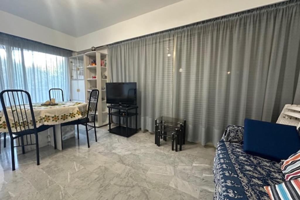 Charming corner 2 rooms of 51 m2 in Antibes - 1
