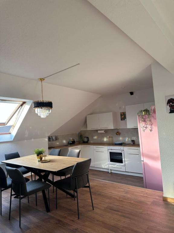 148qm Apartment, nähe Düsseldorf, 4 Schlafzimmer, privater Parkplatz, Duisburg