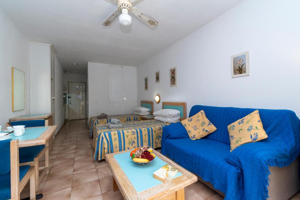 Tranquil Studio Apartment Communal Heated Pool - 5