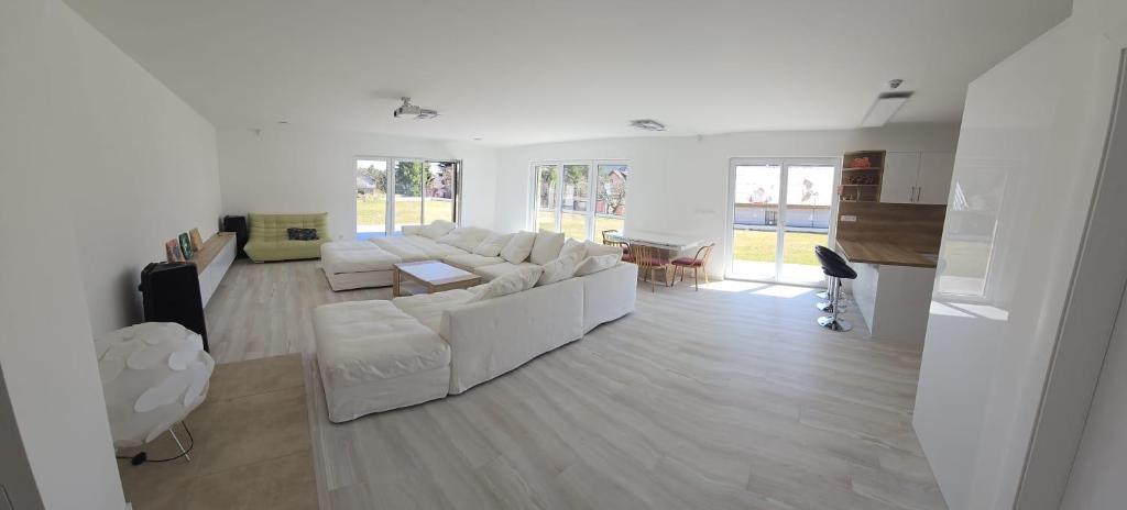 Mika High Tatras, Svit