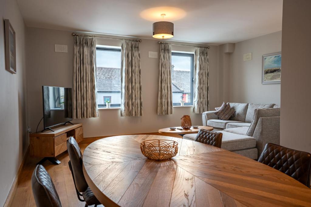 킨바라 게스트하우스의 넓은 패밀리룸 내부