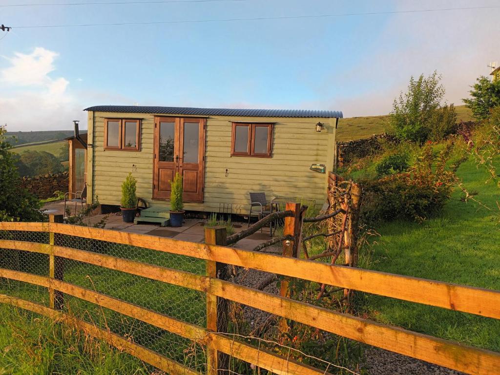The Herdsman Luxury Shepherds Hut, Barnoldswick