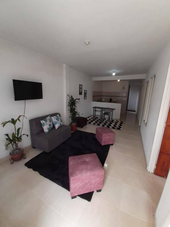 Apartamento segundo piso, Barrió Guayacanes - 2