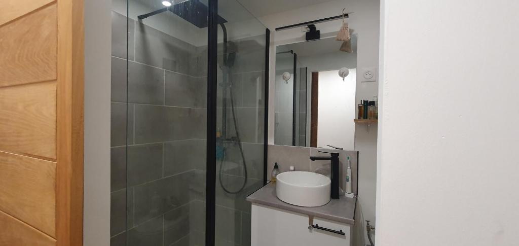 Quiet love nest in Paris - 5