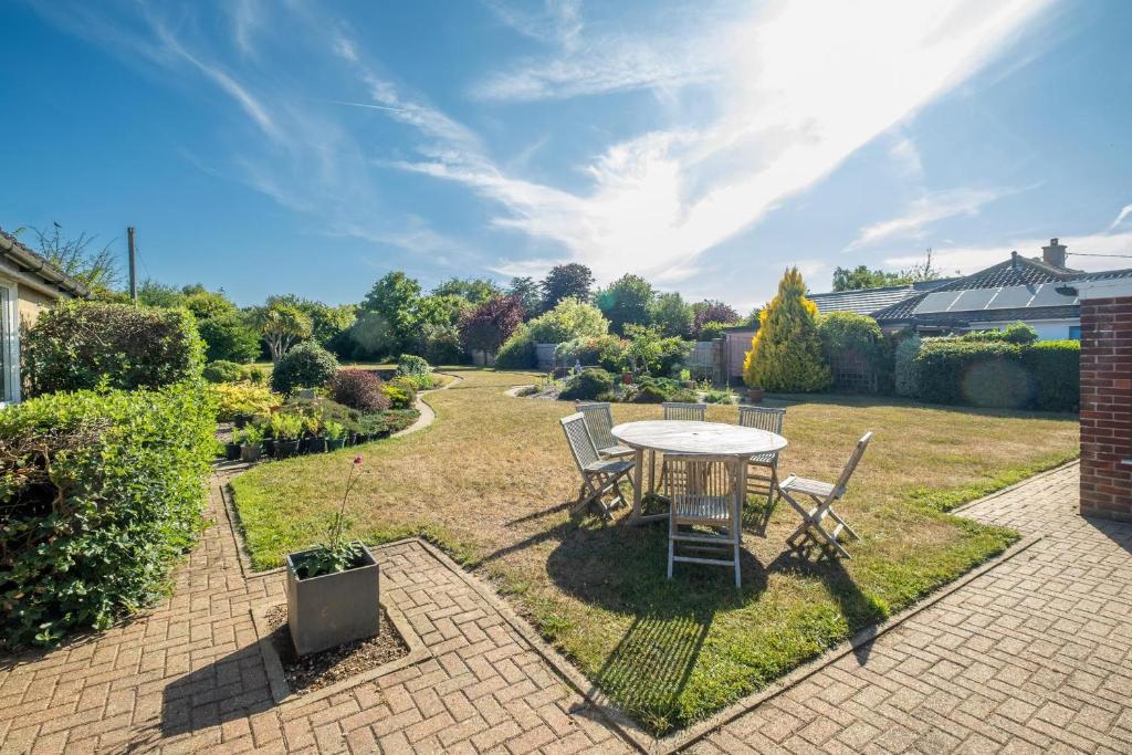 18 Linden Road - sleeps 5 - Less than a mile from the Aldeburgh Beach and a Vibrant High Street, Aldeburgh