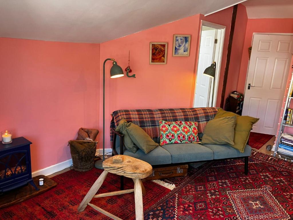 8b The Bookcase, Dawlish