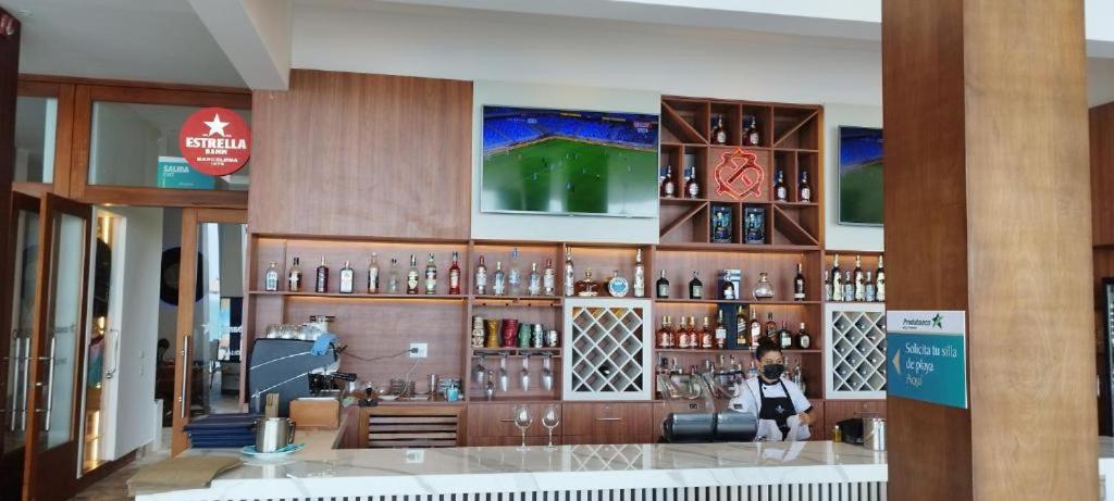 Edificio Poseidon Depto. Vista Lateral al Mar - 2