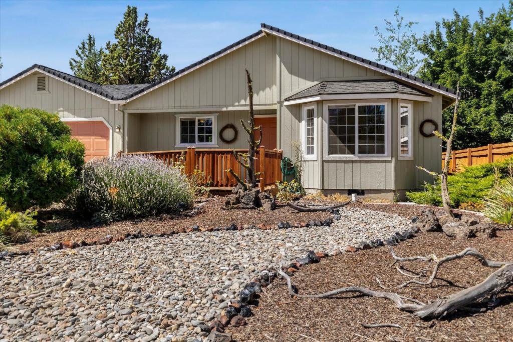 ADA Accessible - Pet-Friendly- 3BDR, Bend