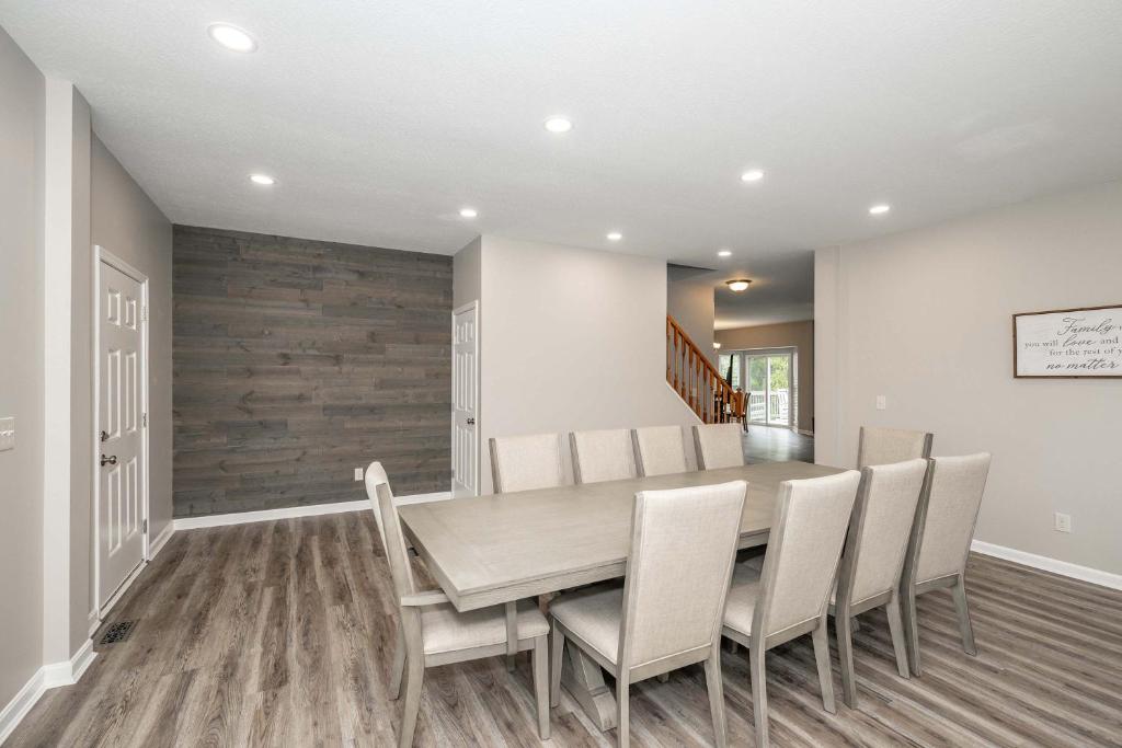 Ark & Creation Retreat - For 12, Walton