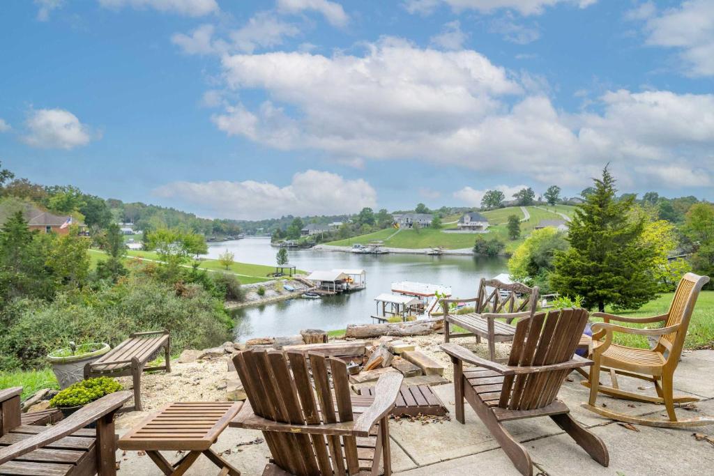 Lazy Days Waterfront for 12, Williamstown