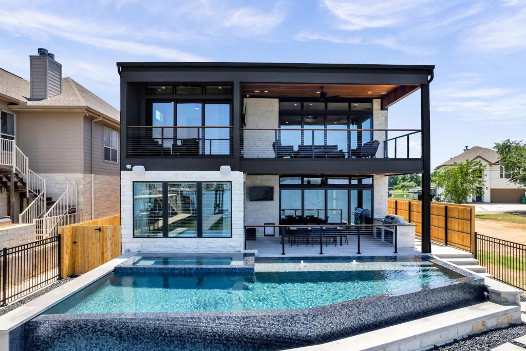 Lakefront Stay for 16 with Pool Dock & Game Room, Granite Shoals