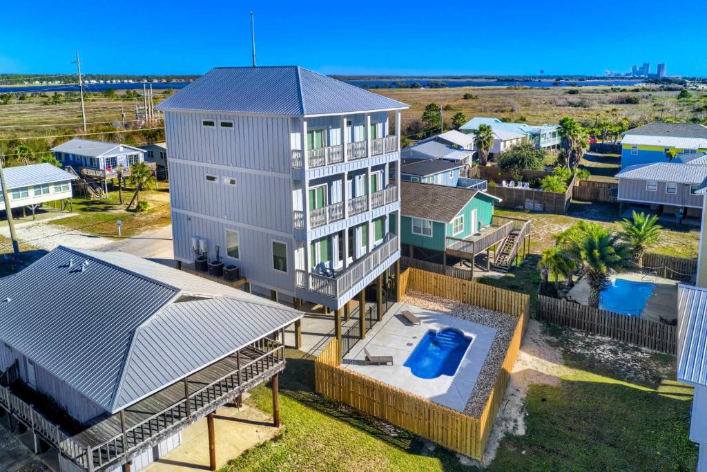 PRIVATE POOL & SHORT WALK TO BEACH - FREE ACTIVITIES, Gulf Shores