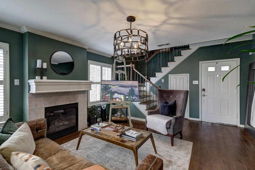 Spring Branch Haven - Cozy 3BR Oasis Pet Friendly, Houston