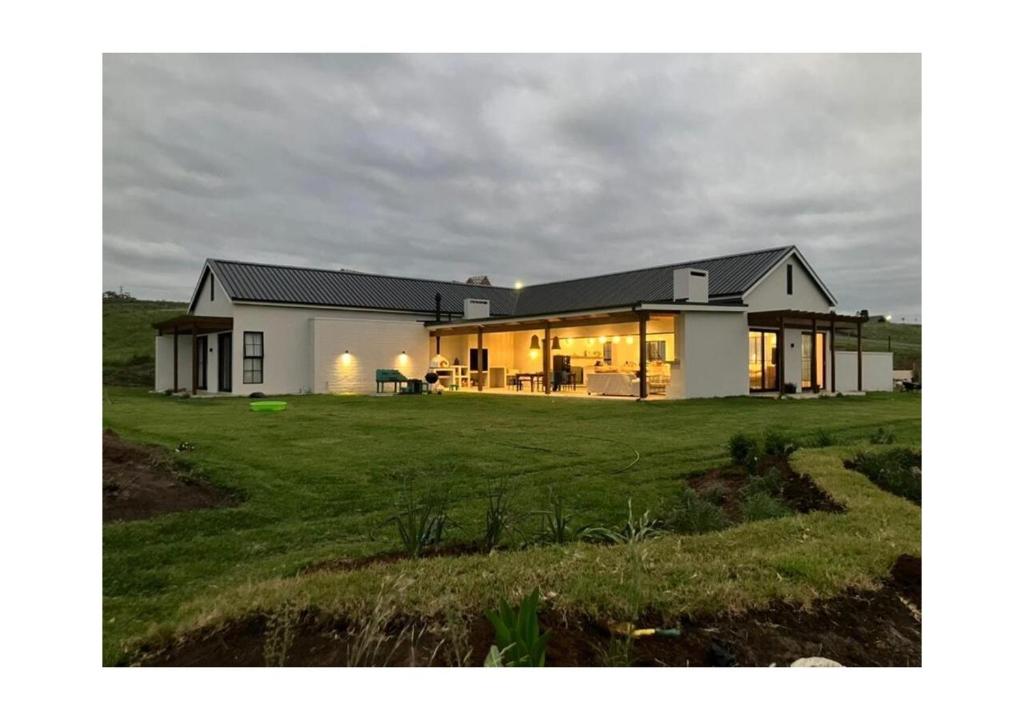 Pet Friendly Oversized Farm Style Country Home in Springvale Country Estate, Salt Rock, Shakaskraal