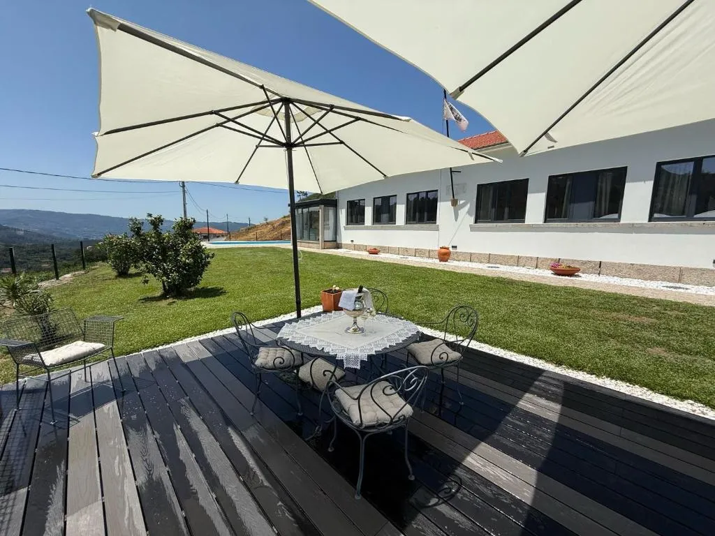 Escola Da Mestra Da Portela Sampriz, hotel in Ponte da Barca