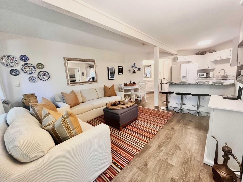 Windmill Cottage at Abbey Springs Near Lake & Shops, Lake Geneva