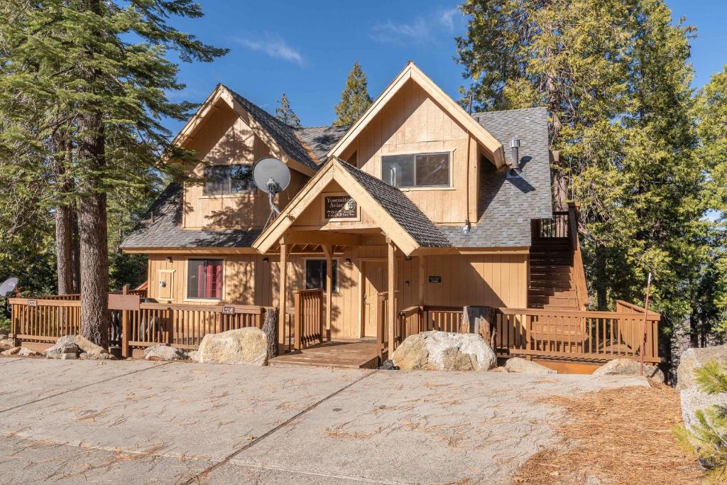 Yosemite Aviary and Quail Within Yosemite - 2 Separate Family Units Welcoming Up To 14 Guests, Yosemite West